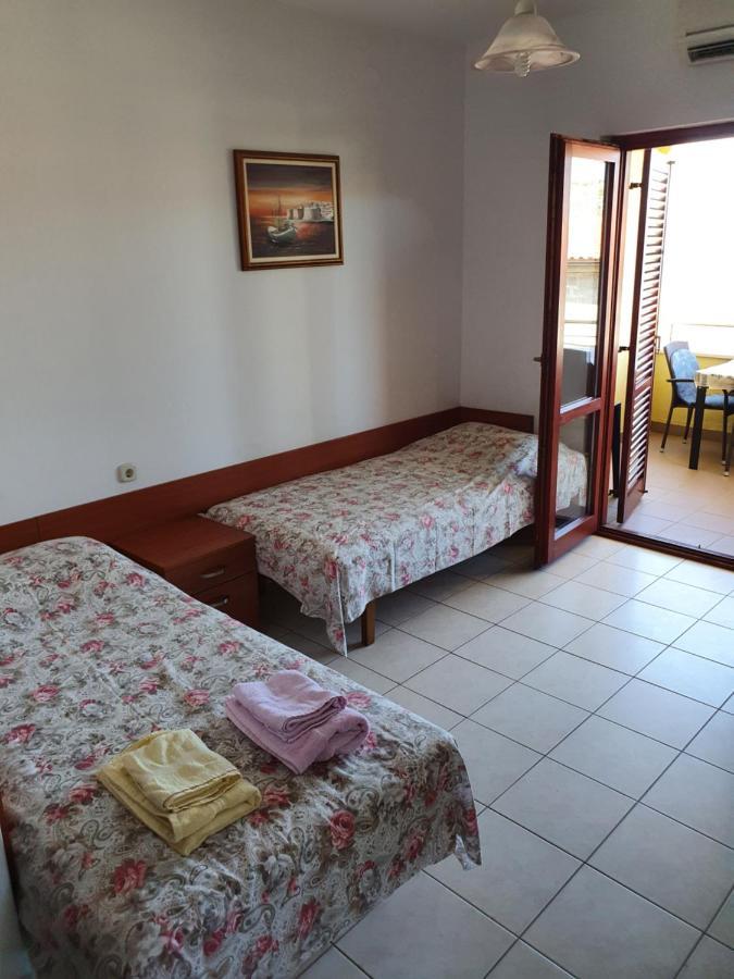 Apartments Viktor Rogoznica  Extérieur photo