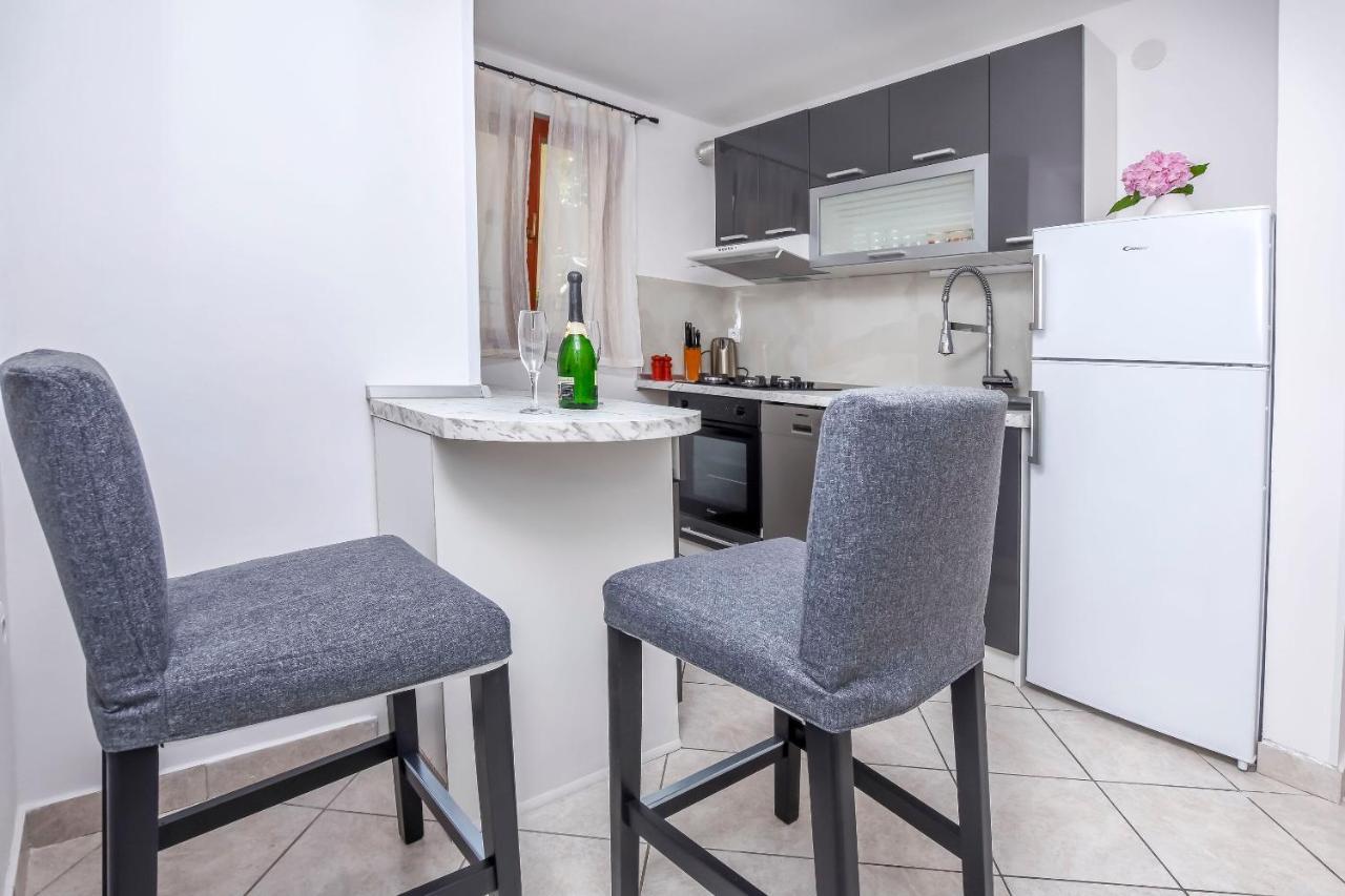 Apartments Viktor Rogoznica  Extérieur photo