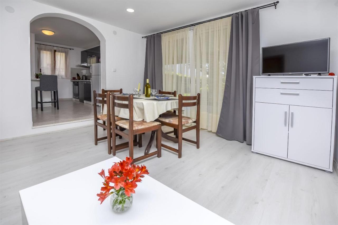 Apartments Viktor Rogoznica  Extérieur photo