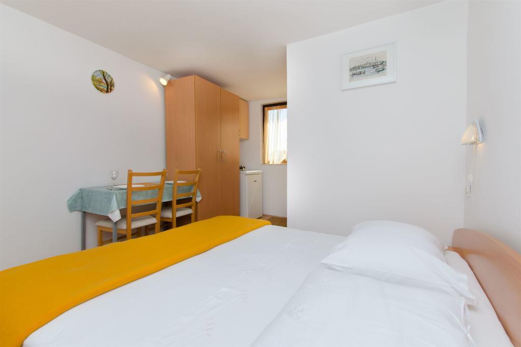 Apartments Viktor Rogoznica  Extérieur photo