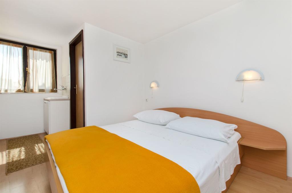 Apartments Viktor Rogoznica  Extérieur photo